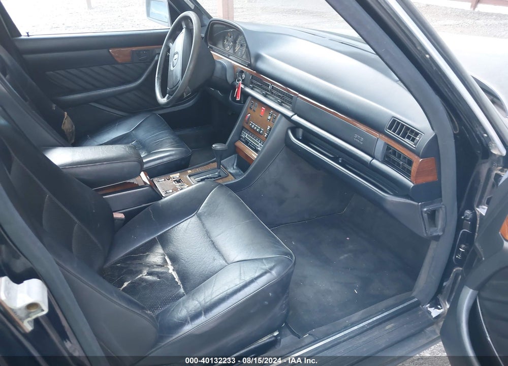 1990 MERCEDES-BENZ 300 SE VIN: WDBCA24E5LA549816
