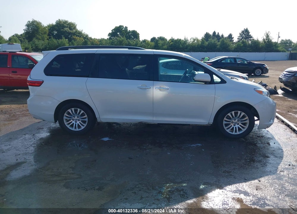 2015 TOYOTA SIENNA XLE 8 PASSENGER VIN: 5TDYK3DC1FS627413