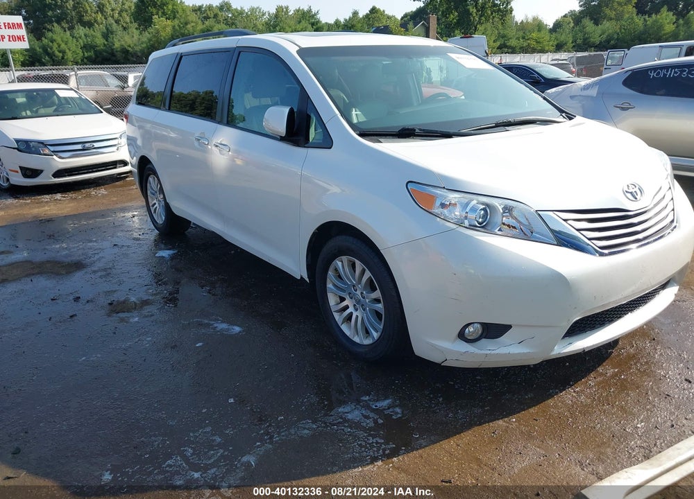 2015 TOYOTA SIENNA XLE 8 PASSENGER VIN: 5TDYK3DC1FS627413