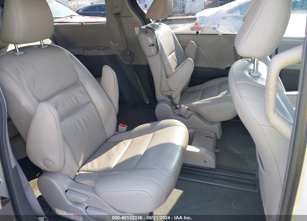 2015 TOYOTA SIENNA XLE 8 PASSENGER VIN: 5TDYK3DC1FS627413