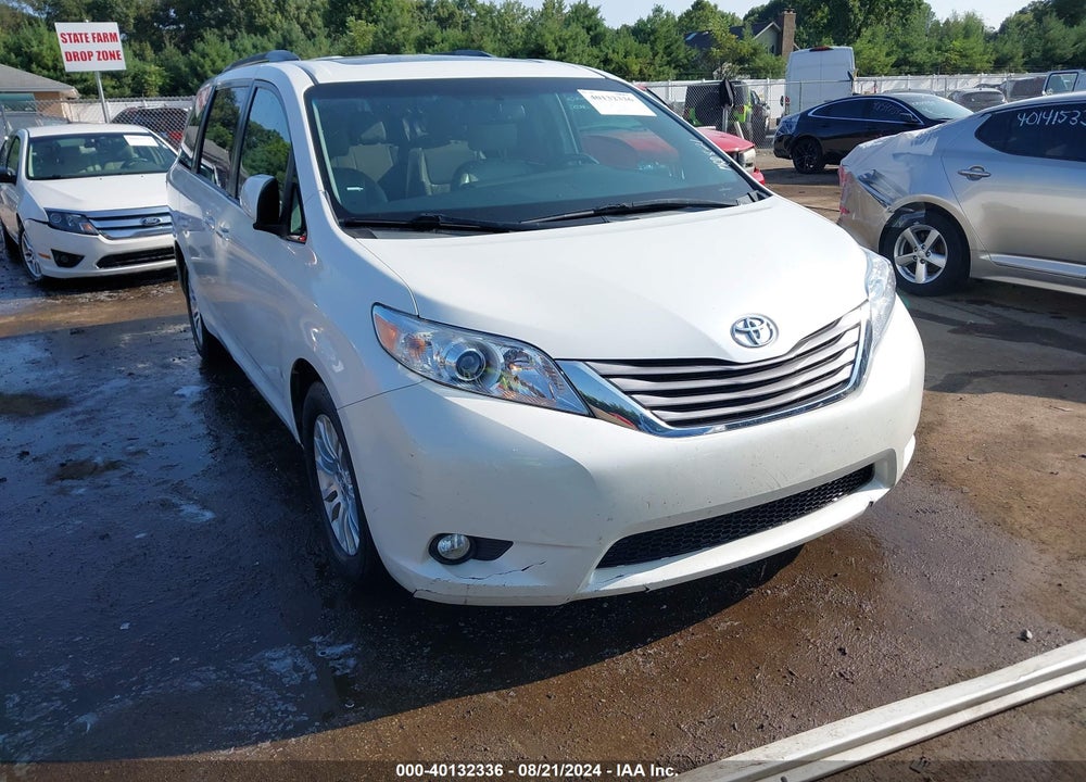 2015 TOYOTA SIENNA XLE 8 PASSENGER VIN: 5TDYK3DC1FS627413