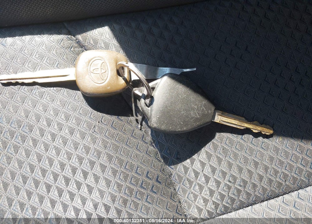 2010 TOYOTA CAMRY SE VIN: 4T1BF3EK8AU081287