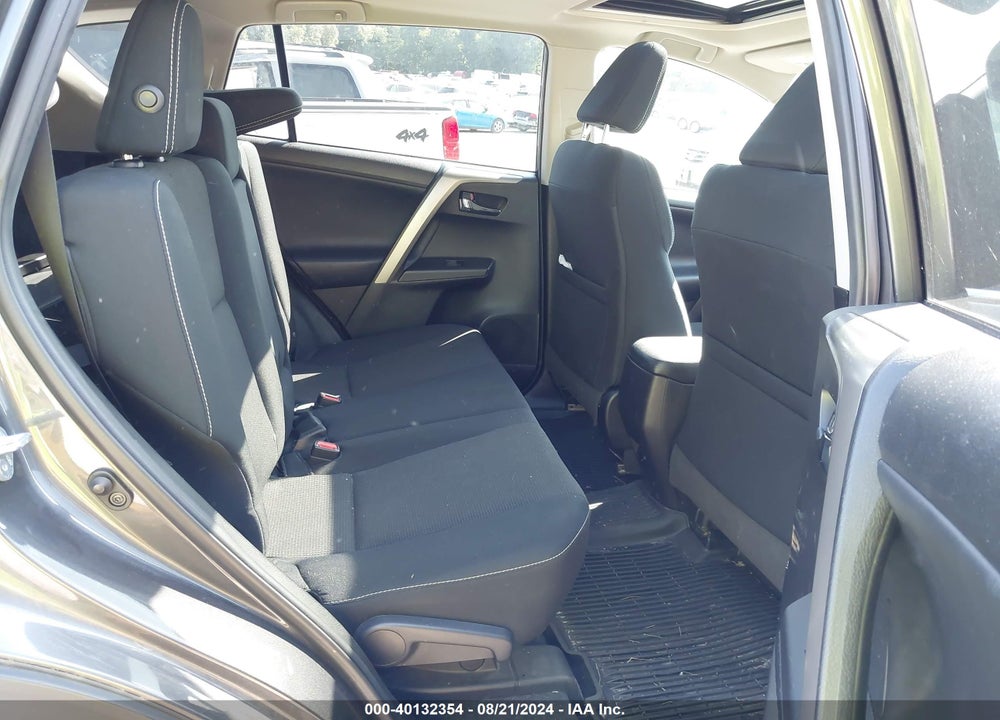 2017 TOYOTA RAV4 XLE VIN: 2T3RFREV9HW676632