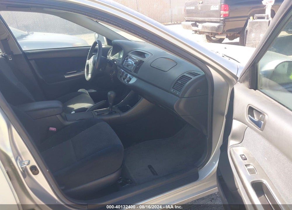 2004 TOYOTA CAMRY SE VIN: 4T1BE32K74U885530