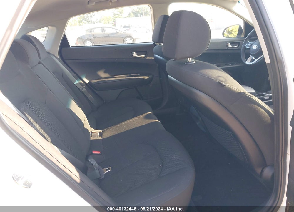 2019 KIA OPTIMA LX VIN: 5XXGT4L38KG374411