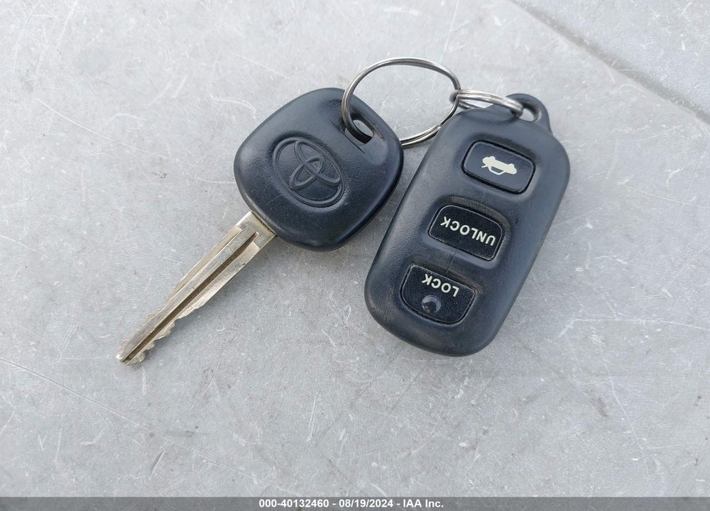 2002 TOYOTA CAMRY XLE V6 VIN: JTDBF30K520037381