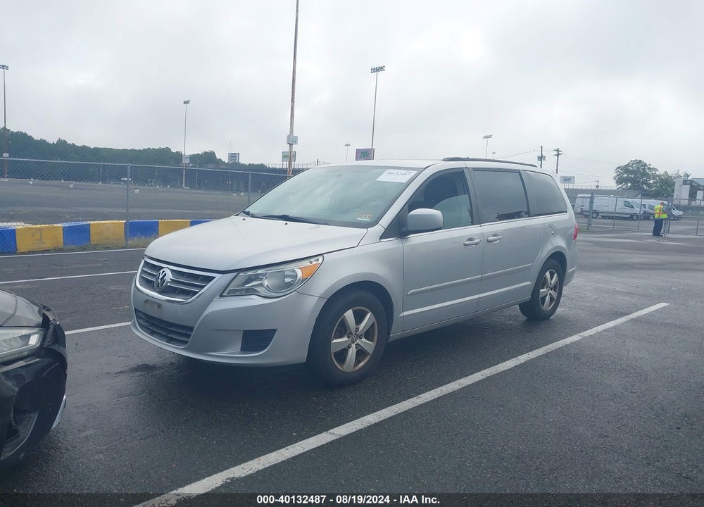 2011 VOLKSWAGEN ROUTAN SE VIN: 2V4RW3DG6BR738897