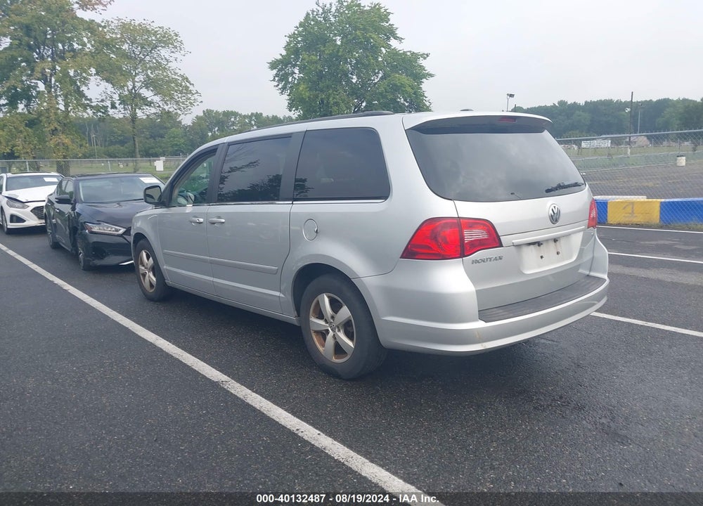 2011 VOLKSWAGEN ROUTAN SE VIN: 2V4RW3DG6BR738897