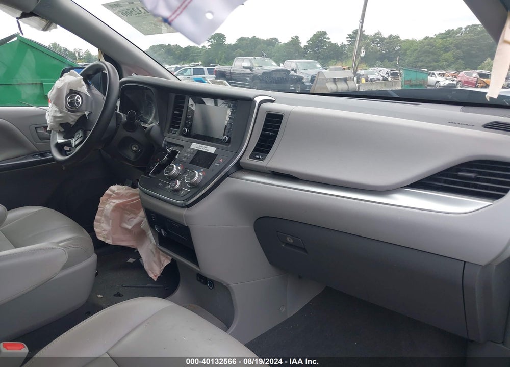 2018 TOYOTA SIENNA L 7 PASSENGER VIN: 5TDZZ3DC5JS927576
