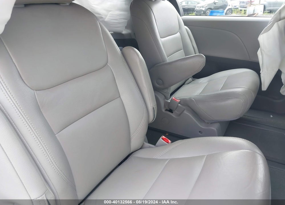 2018 TOYOTA SIENNA L 7 PASSENGER VIN: 5TDZZ3DC5JS927576