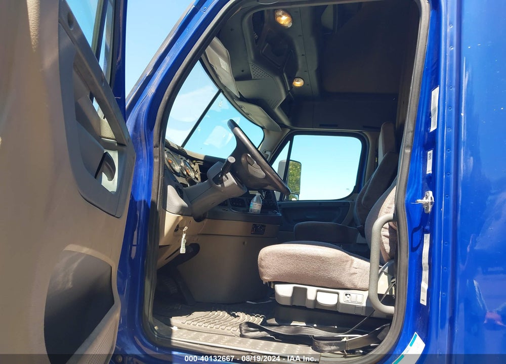2017 FREIGHTLINER CASCADIA 125 VIN: 3AKJGLDR8HSHT4695