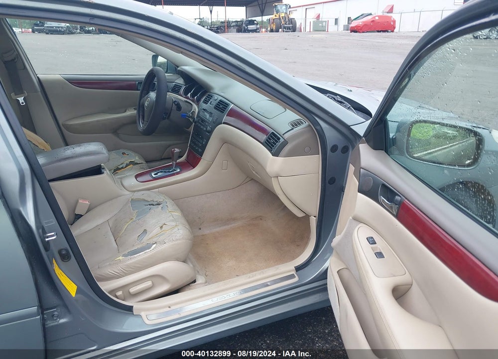 2002 LEXUS ES 300 VIN: JTHBF30G320075976