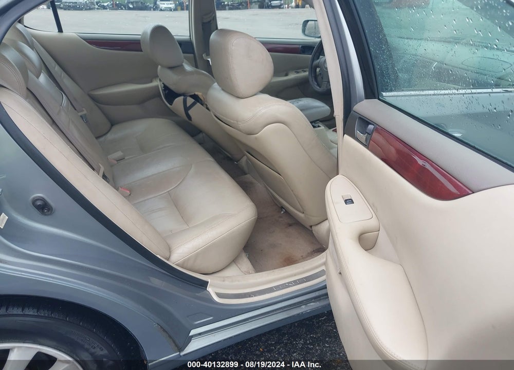 2002 LEXUS ES 300 VIN: JTHBF30G320075976