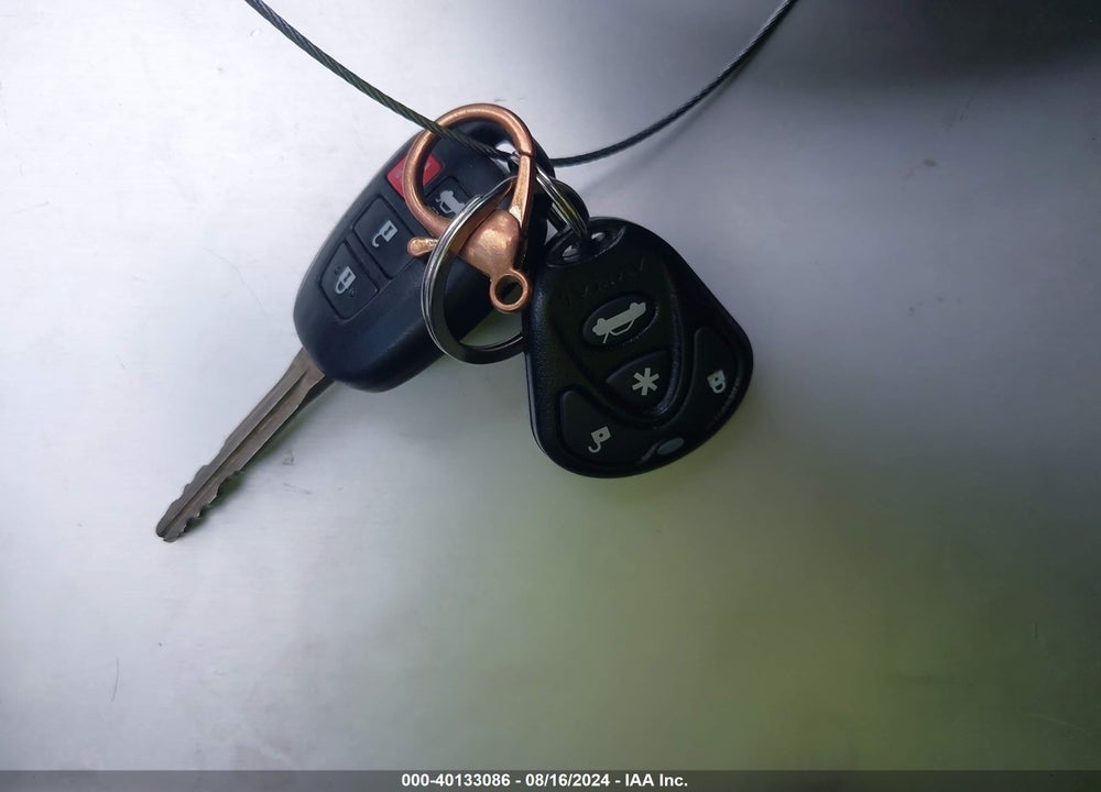 2017 TOYOTA COROLLA SE VIN: 5YFBURHE2HP650953