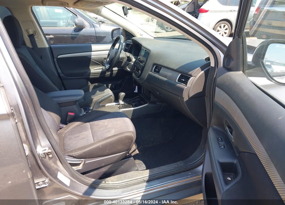 2018 MITSUBISHI OUTLANDER SE VIN: JA4AD3A33JJ003113