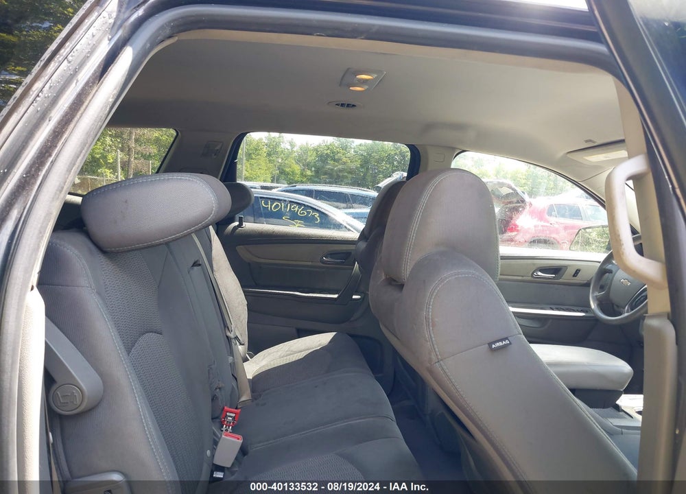 2015 CHEVROLET TRAVERSE LS VIN: 1GNKRFED8FJ233616