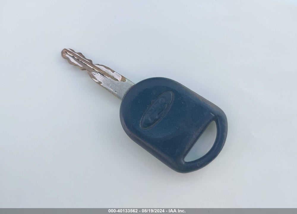 2008 FORD FOCUS SE/SES VIN: 1FAHP35N98W266894