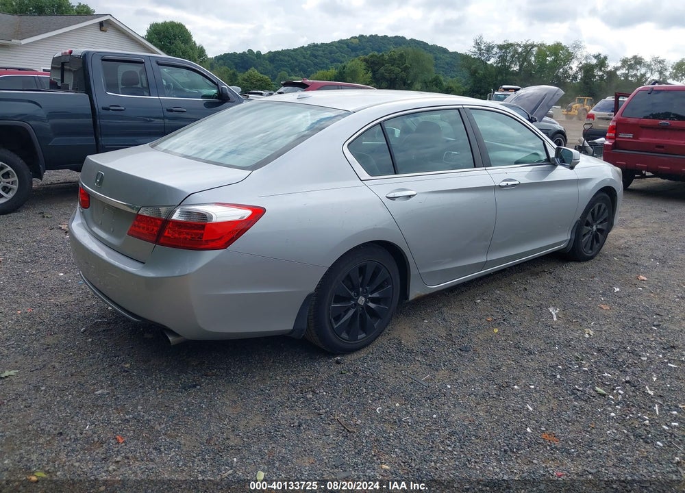 2013 HONDA ACCORD VIN: 1HGCR2F85DA084359