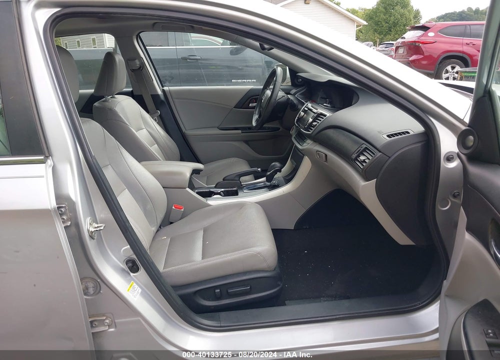 2013 HONDA ACCORD VIN: 1HGCR2F85DA084359