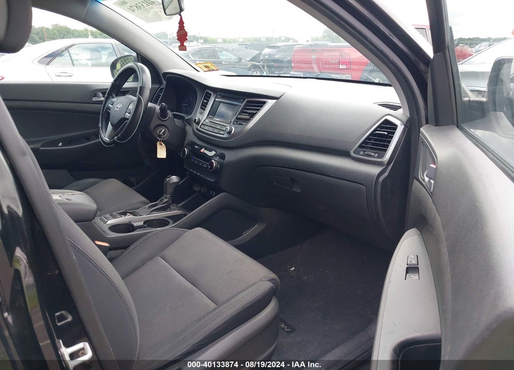 2017 HYUNDAI TUCSON SE VIN: KM8J3CA41HU317803