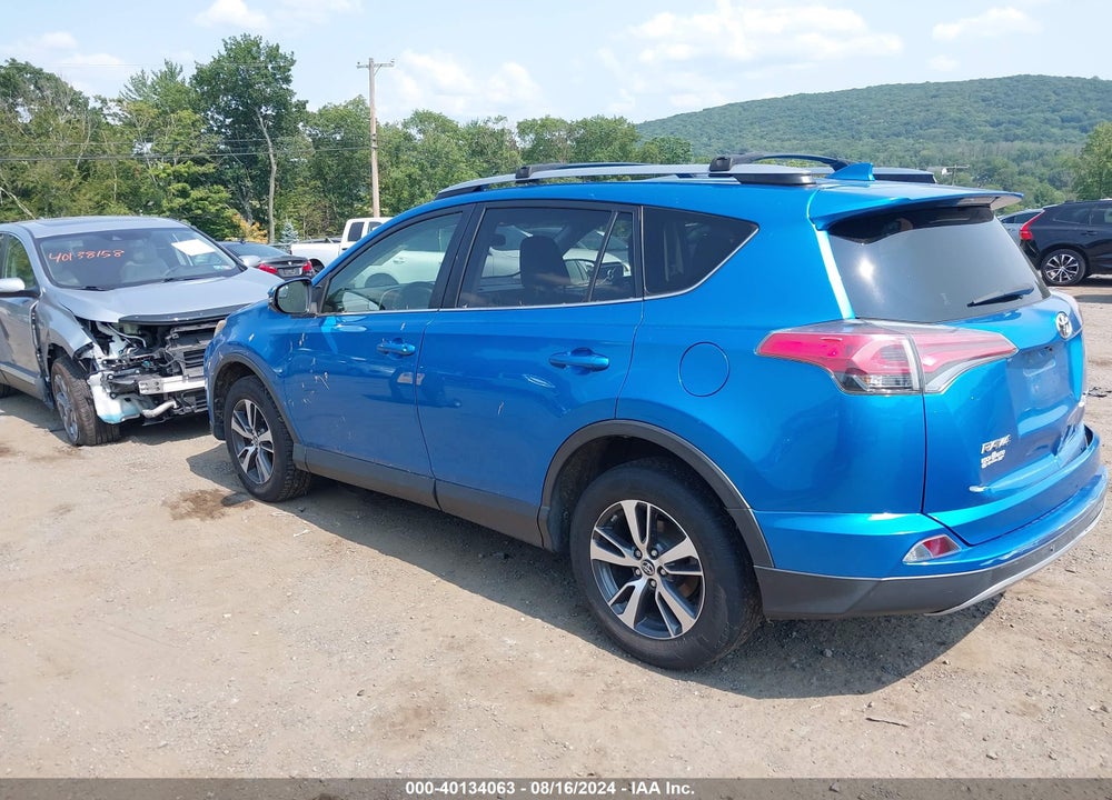 2017 TOYOTA RAV4 XLE VIN: JTMRFREV6HJ105825