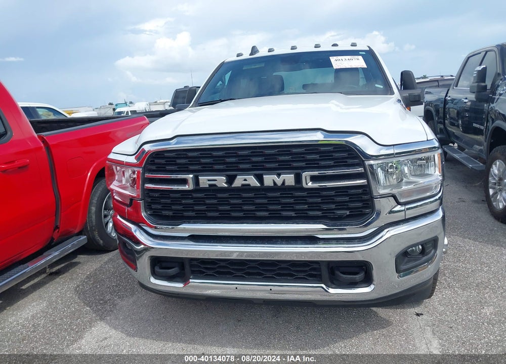 2024 RAM 3500 BIG HORN  4X4 8' BOX VIN: 3C63RRHL9RG165597