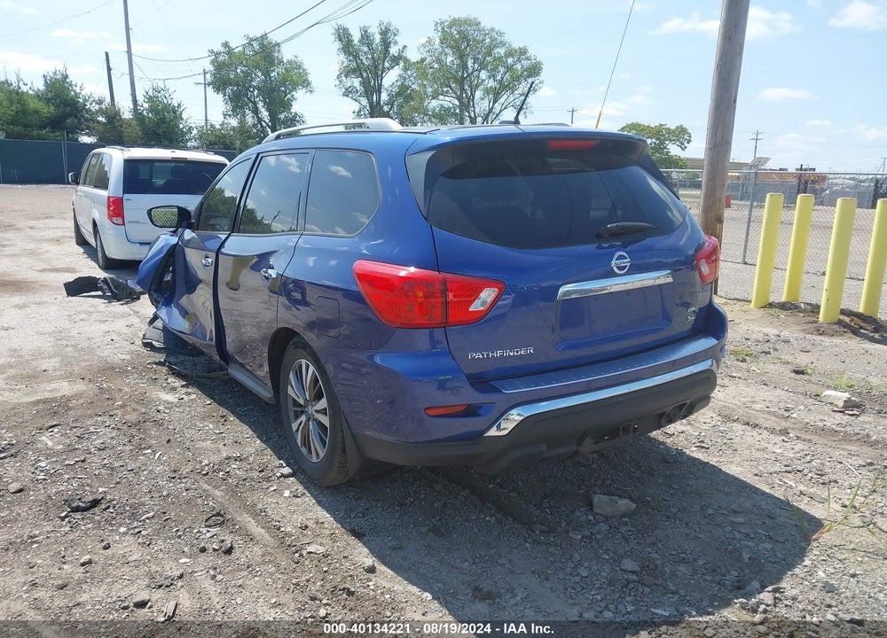 2017 NISSAN PATHFINDER SL VIN: 5N1DR2MM8HC668456