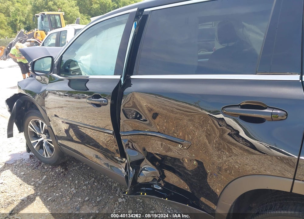 2019 TOYOTA HIGHLANDER LE VIN: 5TDZZRFH4KS359592