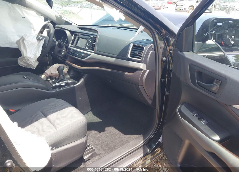 2019 TOYOTA HIGHLANDER LE VIN: 5TDZZRFH4KS359592