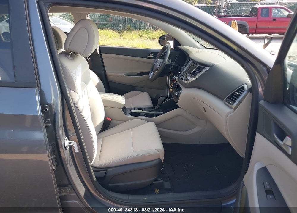 2017 HYUNDAI TUCSON SE VIN: KM8J3CA4XHU436563