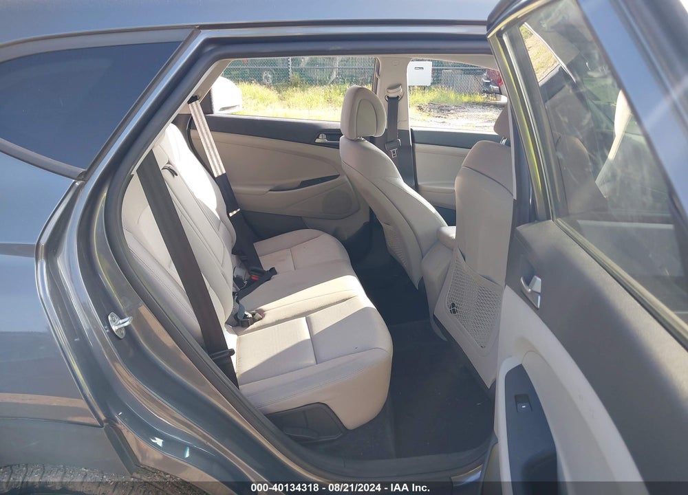 2017 HYUNDAI TUCSON SE VIN: KM8J3CA4XHU436563