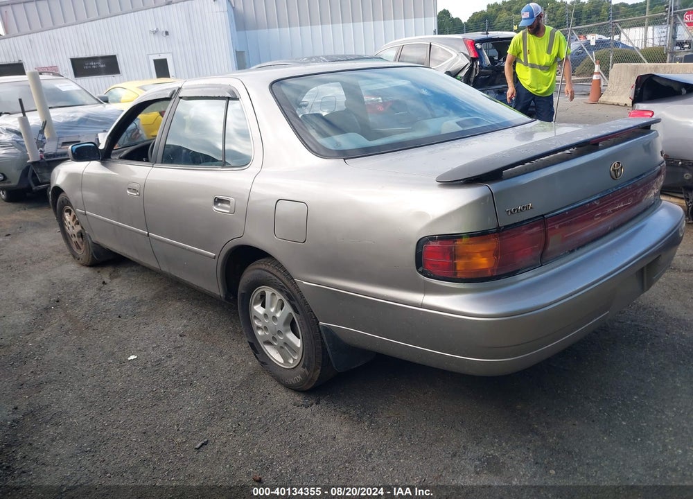 1993 TOYOTA CAMRY LE VIN: 4T1SK12E4PU278707