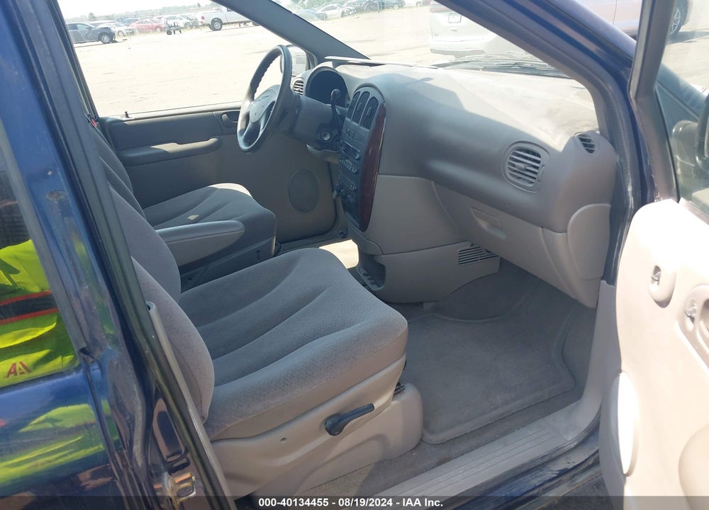 2003 CHRYSLER TOWN & COUNTRY VIN: 2C4GP24R23R250915