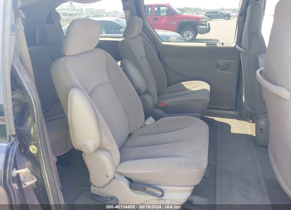 2003 CHRYSLER TOWN & COUNTRY VIN: 2C4GP24R23R250915