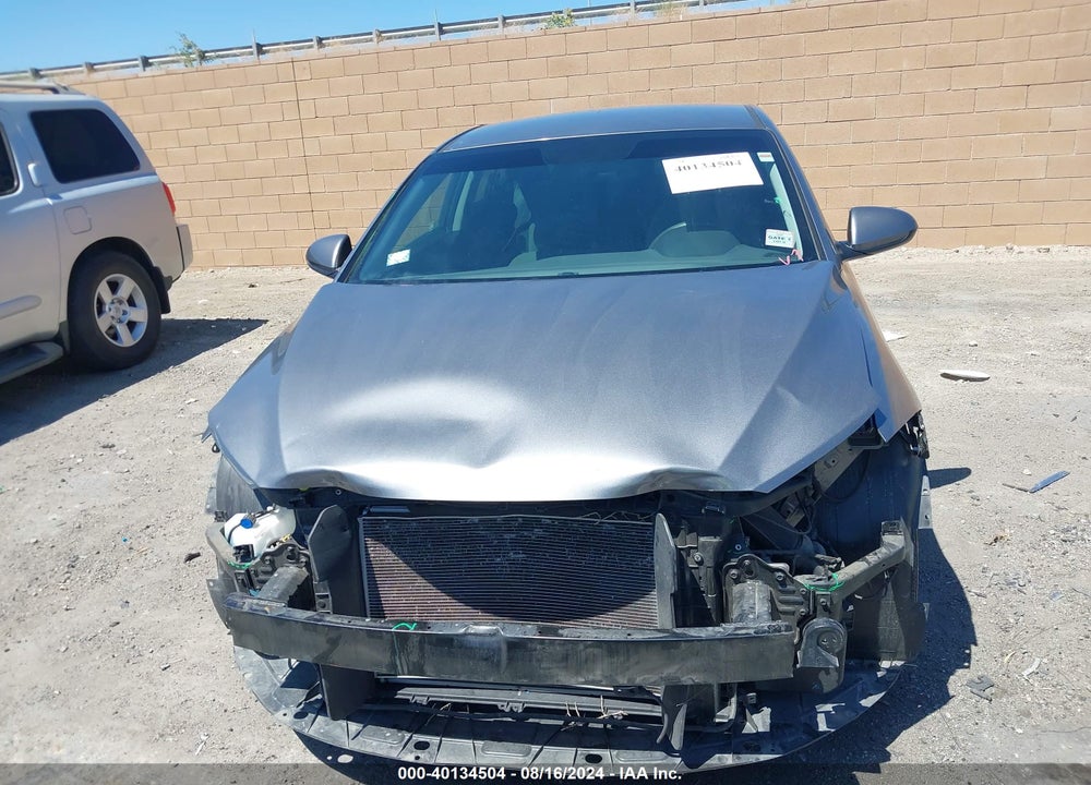 2018 HYUNDAI ELANTRA SEL VIN: 5NPD84LFXJH270195