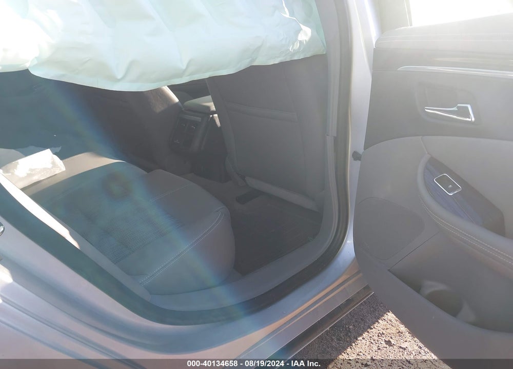2018 CHEVROLET IMPALA 1LT VIN: 2G1105S37J9106180