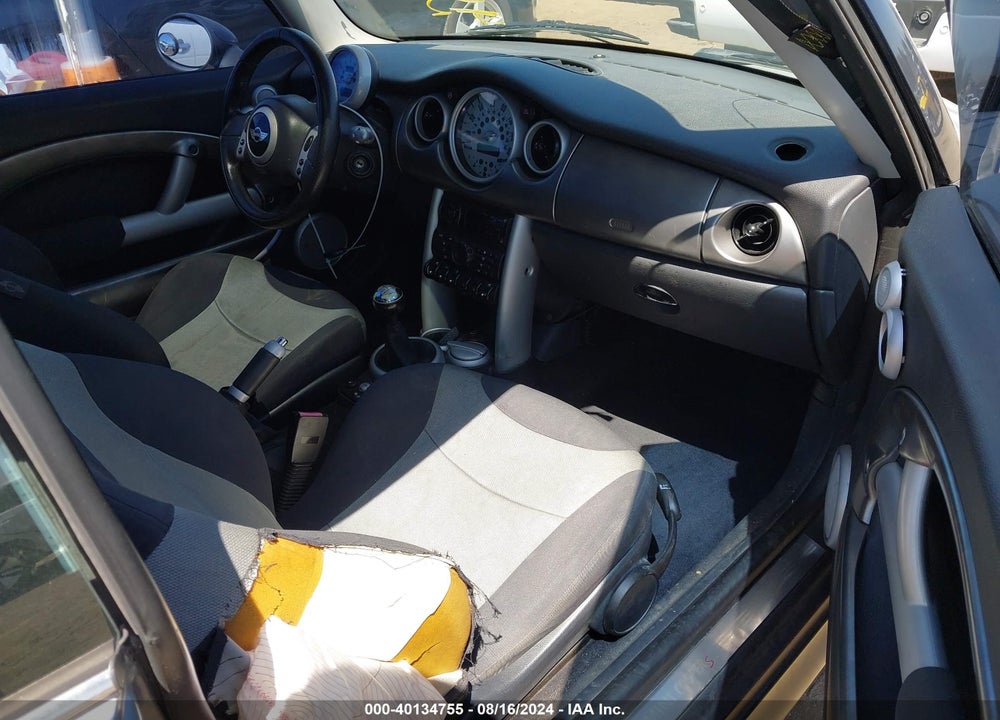 2004 MINI COOPER S VIN: WMWRE33414TD82729