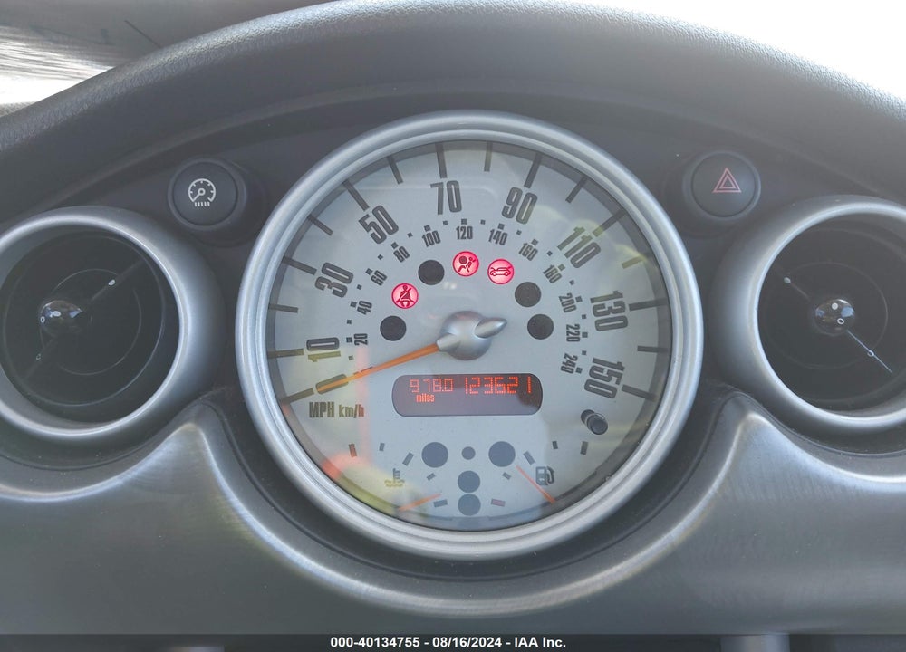 2004 MINI COOPER S VIN: WMWRE33414TD82729