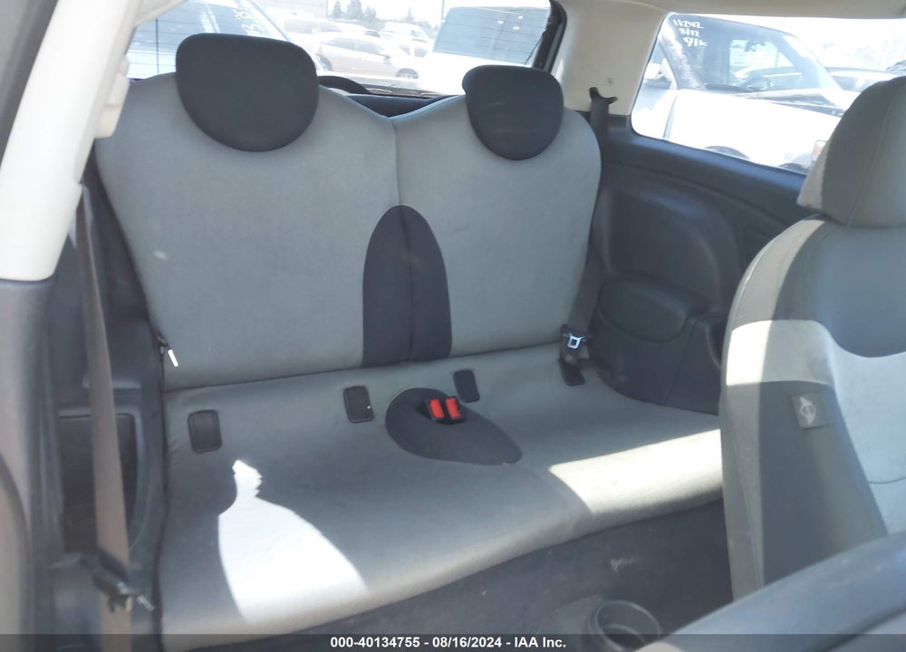2004 MINI COOPER S VIN: WMWRE33414TD82729
