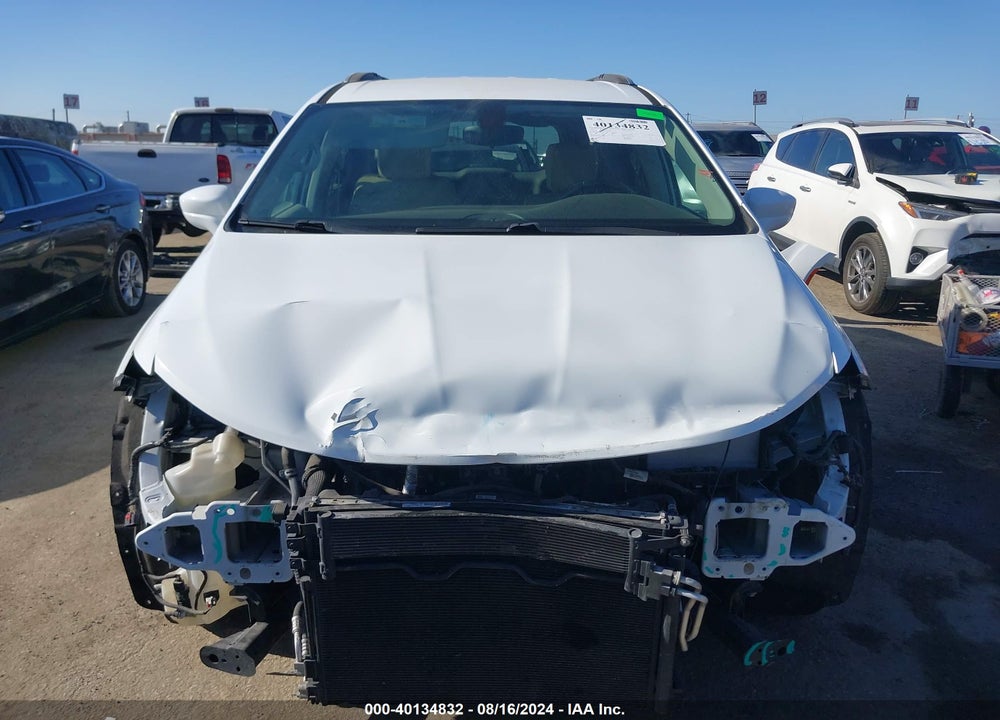 2018 CHRYSLER PACIFICA TOURING L VIN: 2C4RC1BG9JR142532