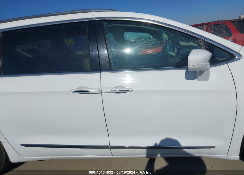 2018 CHRYSLER PACIFICA TOURING L VIN: 2C4RC1BG9JR142532