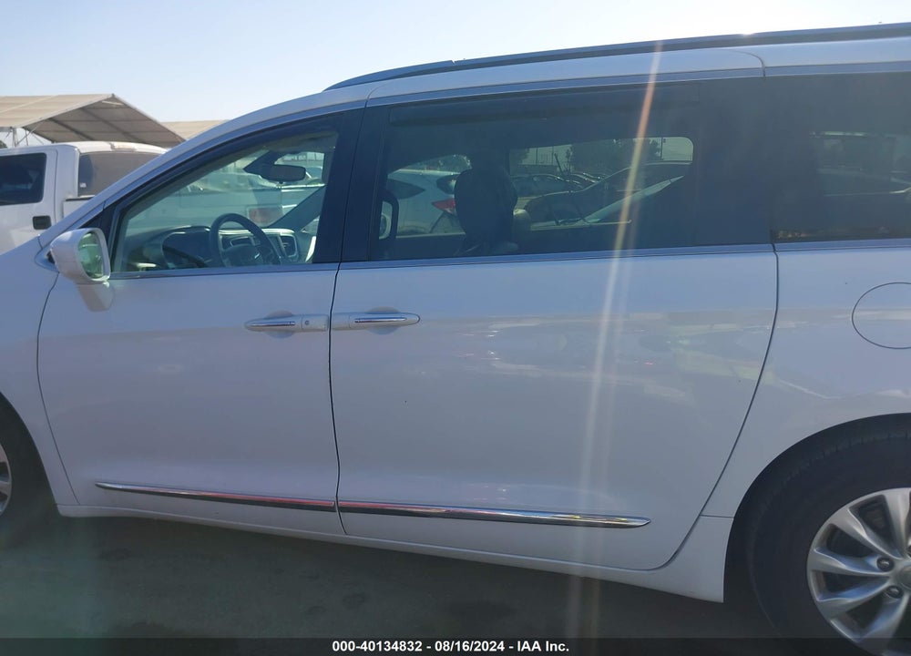 2018 CHRYSLER PACIFICA TOURING L VIN: 2C4RC1BG9JR142532