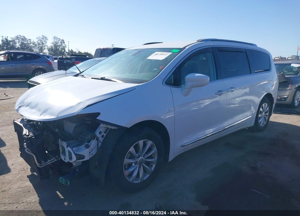 2018 CHRYSLER PACIFICA TOURING L VIN: 2C4RC1BG9JR142532