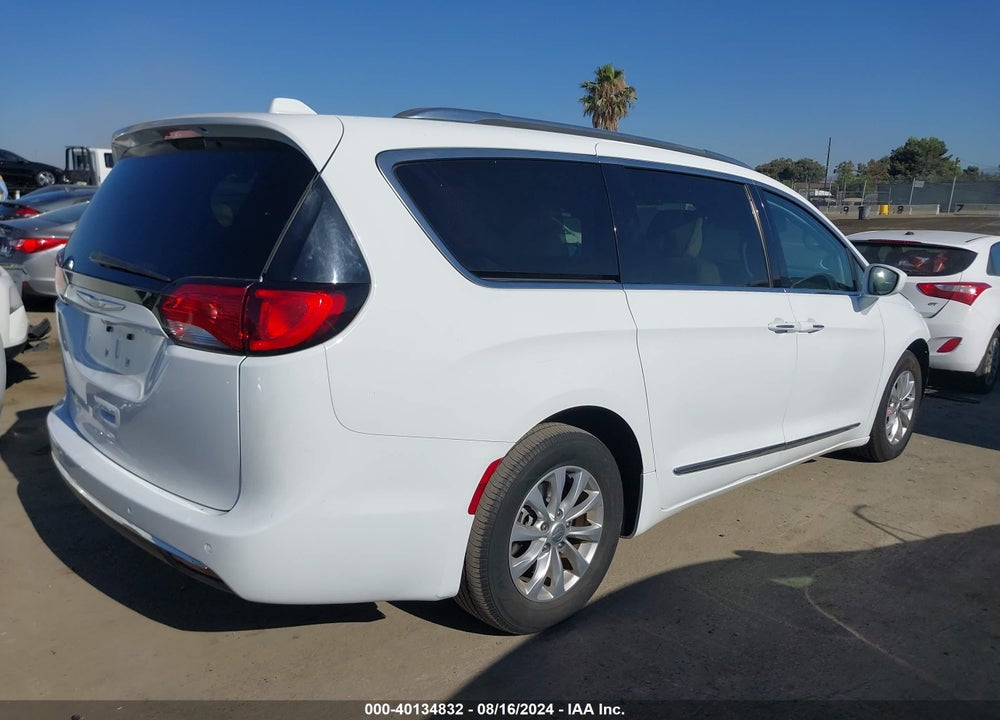 2018 CHRYSLER PACIFICA TOURING L VIN: 2C4RC1BG9JR142532