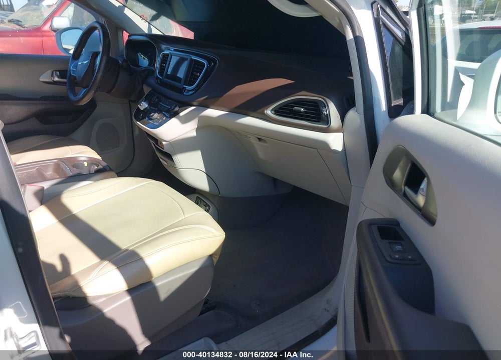 2018 CHRYSLER PACIFICA TOURING L VIN: 2C4RC1BG9JR142532