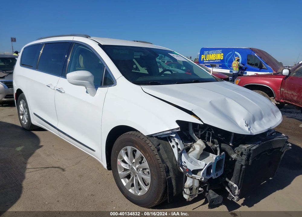 2018 CHRYSLER PACIFICA TOURING L VIN: 2C4RC1BG9JR142532