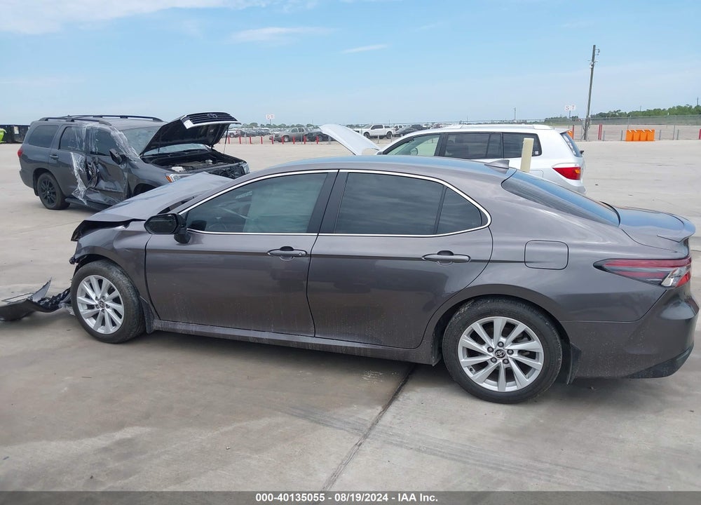 2022 TOYOTA CAMRY LE VIN: 4T1R11AK0NU049575