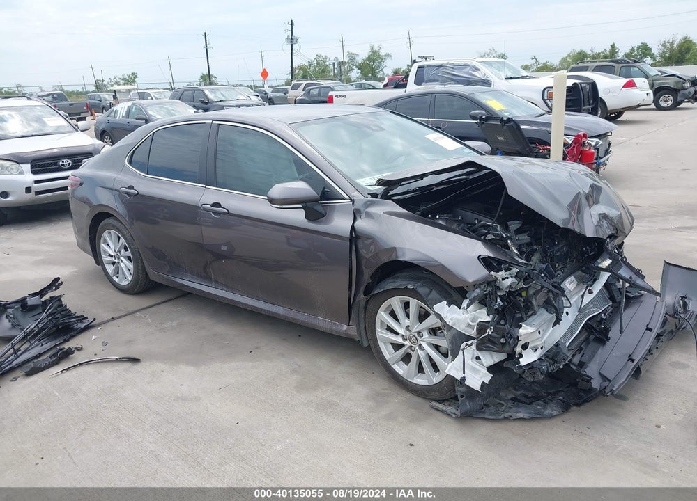 2022 TOYOTA CAMRY LE VIN: 4T1R11AK0NU049575