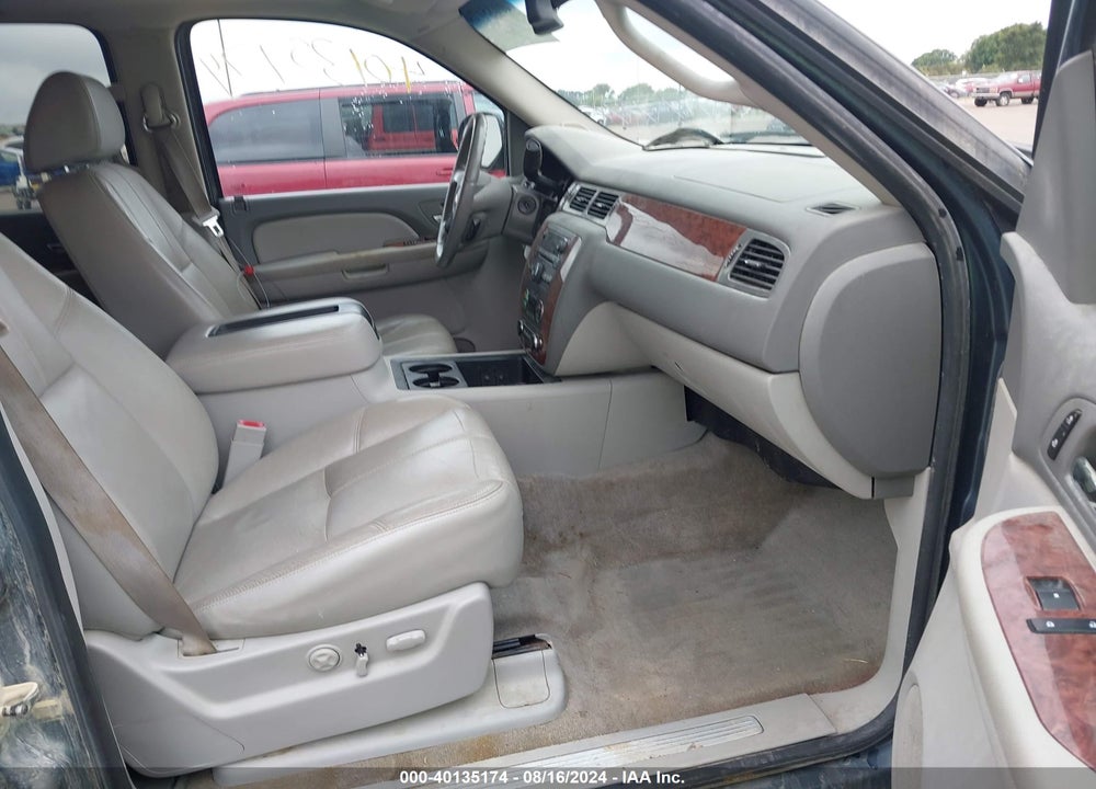 2008 CHEVROLET TAHOE LT VIN: 1GNFK13098J208476