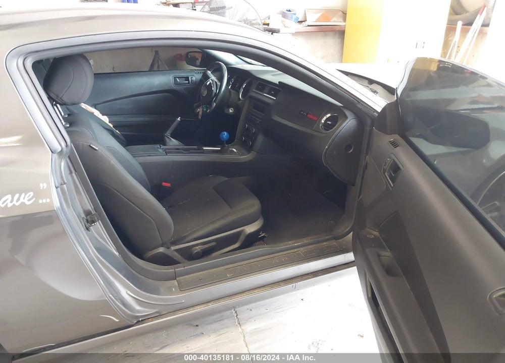 2014 FORD MUSTANG V6 VIN: 1ZVBP8AM0E5252682